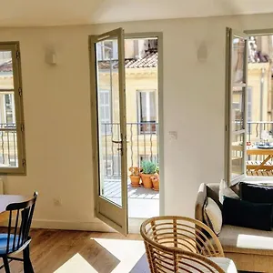 https://appart-terrasse-calme-lumineux.fr-provencehotel.com