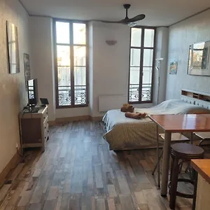 https://studio-agreable-au-coeur-du-quartier-historique.fr-provencehotel.com